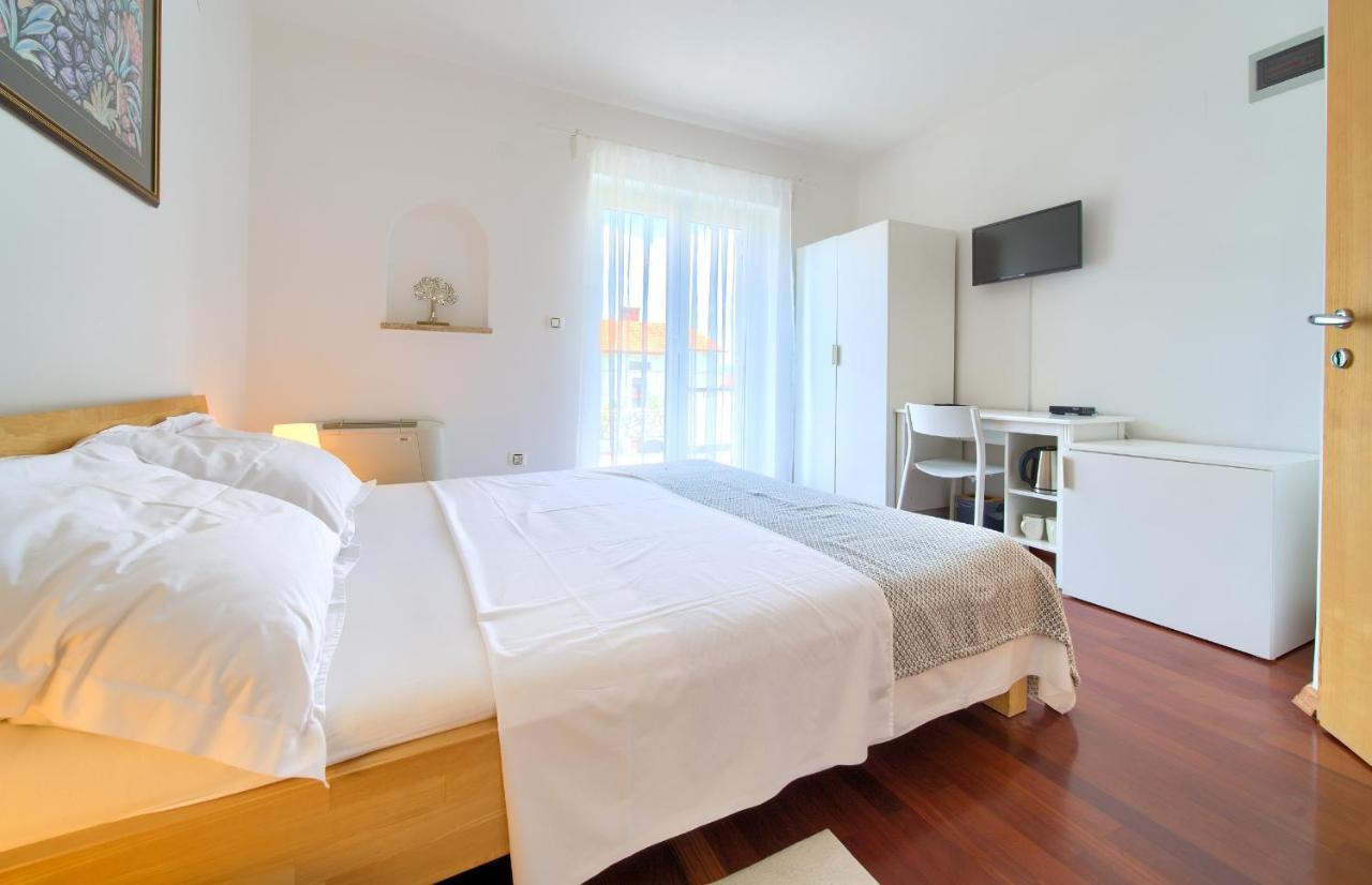 푸나트 Bed&Breakfast Lucija B&B 외부 사진
